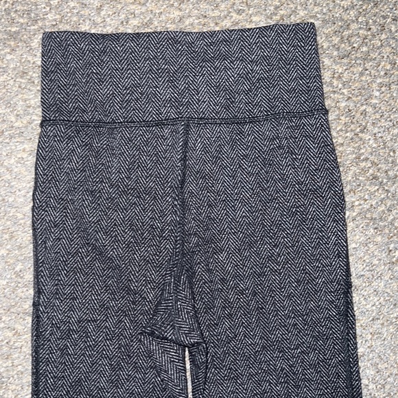 Lululemon pants. 4 - Picture 6 of 10